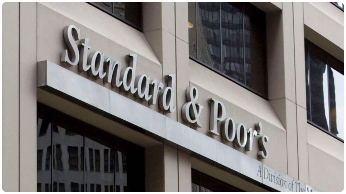 Shares of US Banks Drop After S&P Downgrades Ratings
